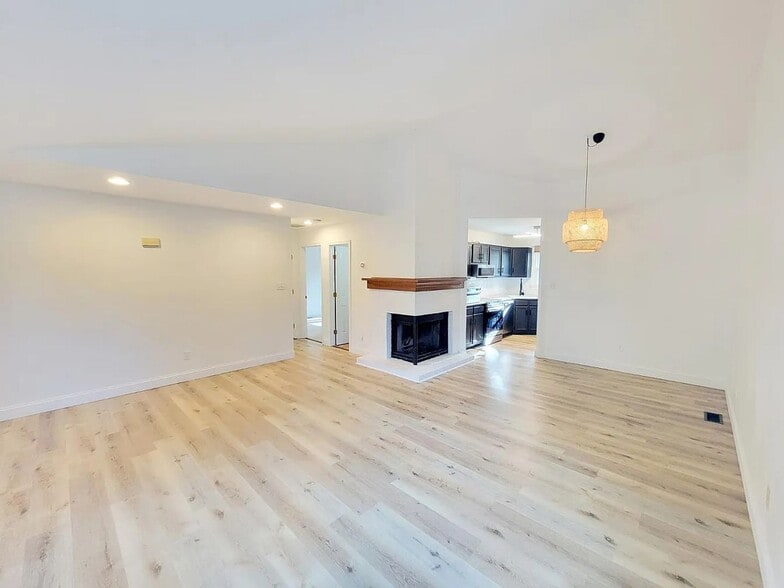 Building Photo - 1732 Netherfield Ln
