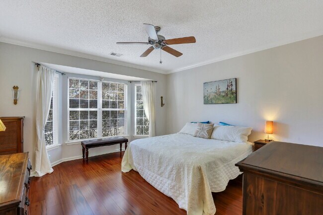 Building Photo - 12 Moonglow Ct