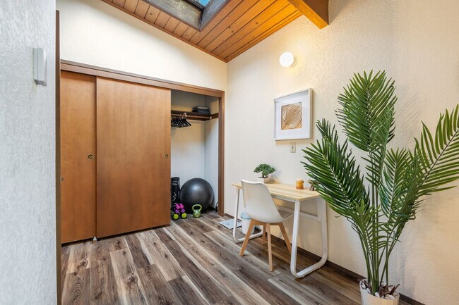 Building Photo - 5504 NE 190th St