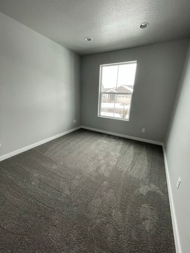 Building Photo - Fantastic GORGEOUS Home!