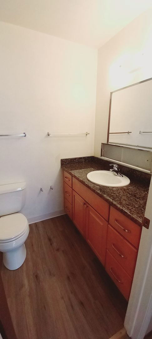 Building Photo - Nice Floorplan, Cute Yards - 4 Bedroom/2 B...