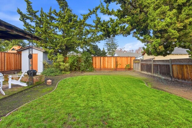 Building Photo - 251 C St