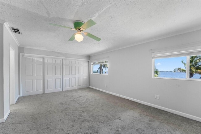Building Photo - 850 NE Ixora Dr