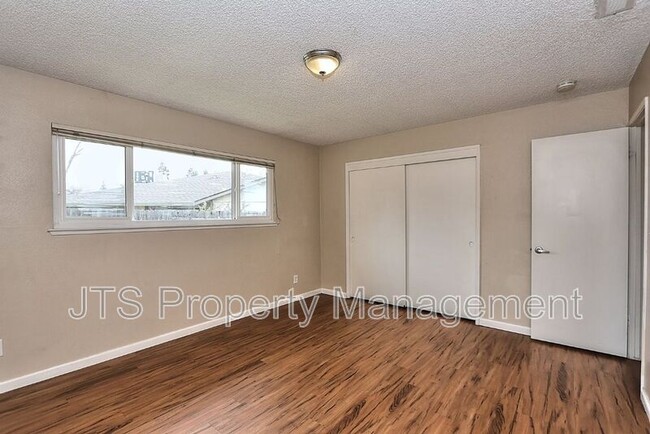 Building Photo - 8856 N Winding Way