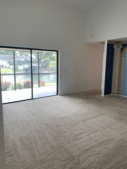 Building Photo - 6321 Jamaica Cir E
