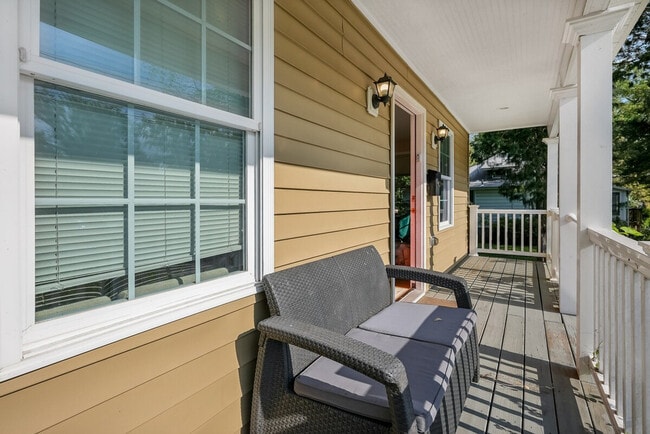 Building Photo - 9 S Walter Reed Dr