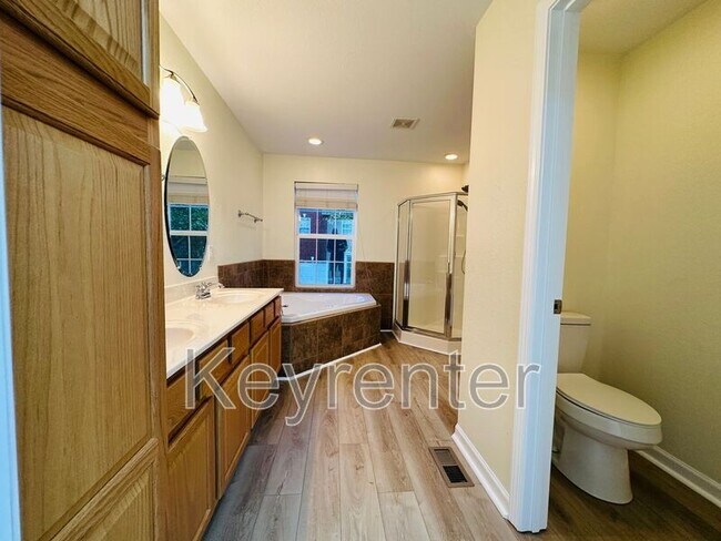 Building Photo - 846 Blue Spruce Way