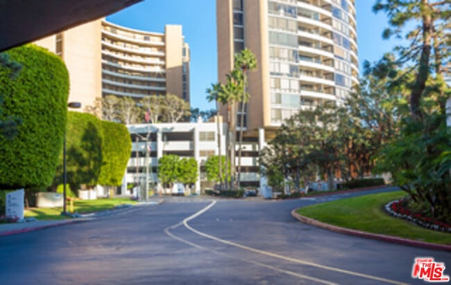 Building Photo - 4314 Marina City Dr