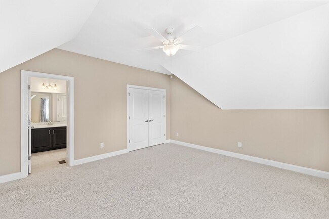 Building Photo - 4 Bedroom Home with Finished Flex Space Ab...