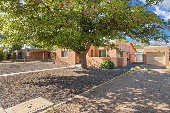 Building Photo - 136 Velarde Rd NW