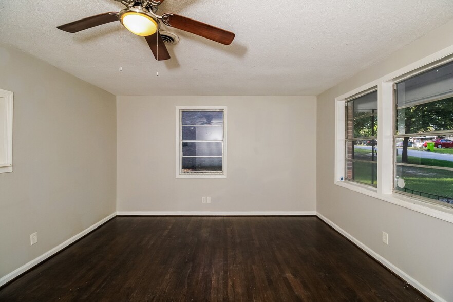 Building Photo - 421 Hickory Ridge Dr