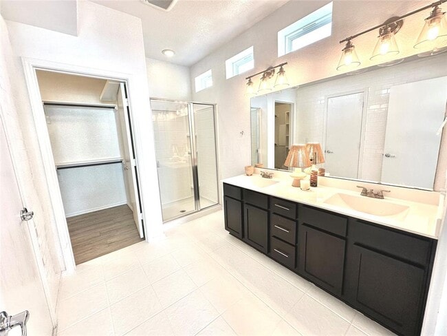 Building Photo - 4323 Nitschke St