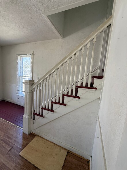 Building Photo - 767 E Whitmer St