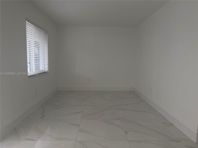 Building Photo - 1629 SW 3rd St