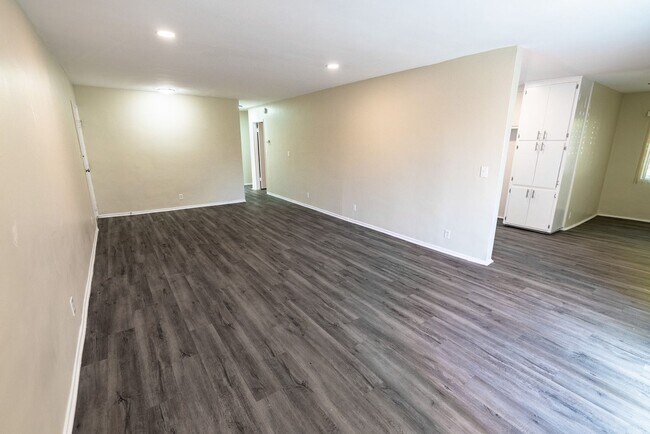 Interior Photo - 4950 Coldwater Canyon