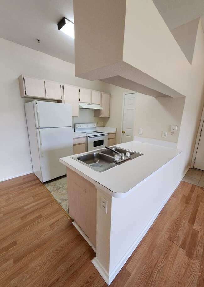 Building Photo - Holiday Special $500 off first full months rent-The Preserve at Temple Terrace