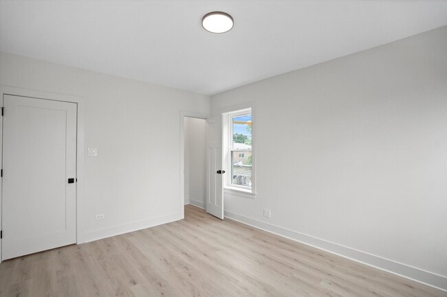 Building Photo - 6254 N Whipple St