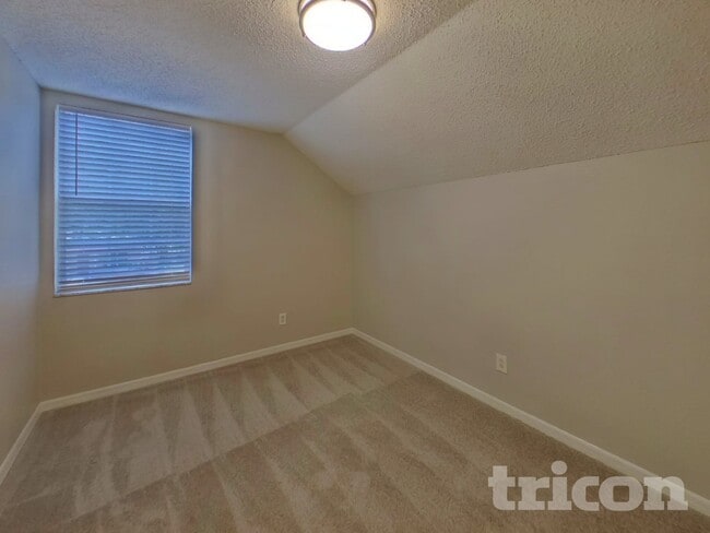 Building Photo - 914 Cape Cod Cir