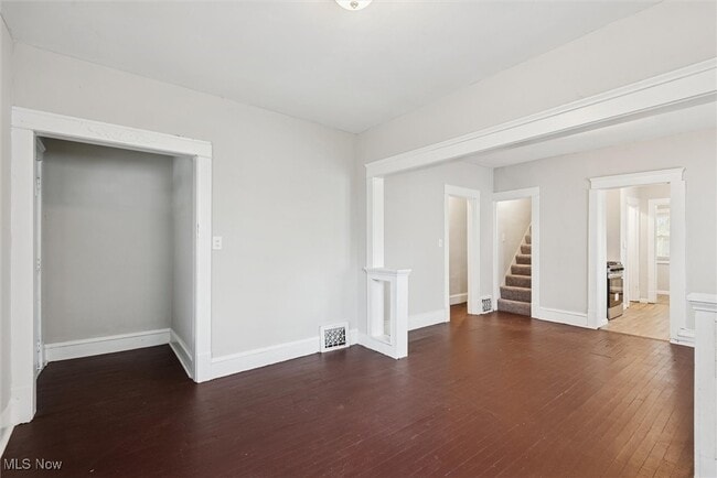 Building Photo - 2302 Saratoga Ave