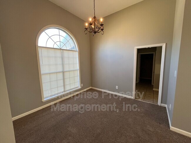 Building Photo - 10095 Lynham Dr