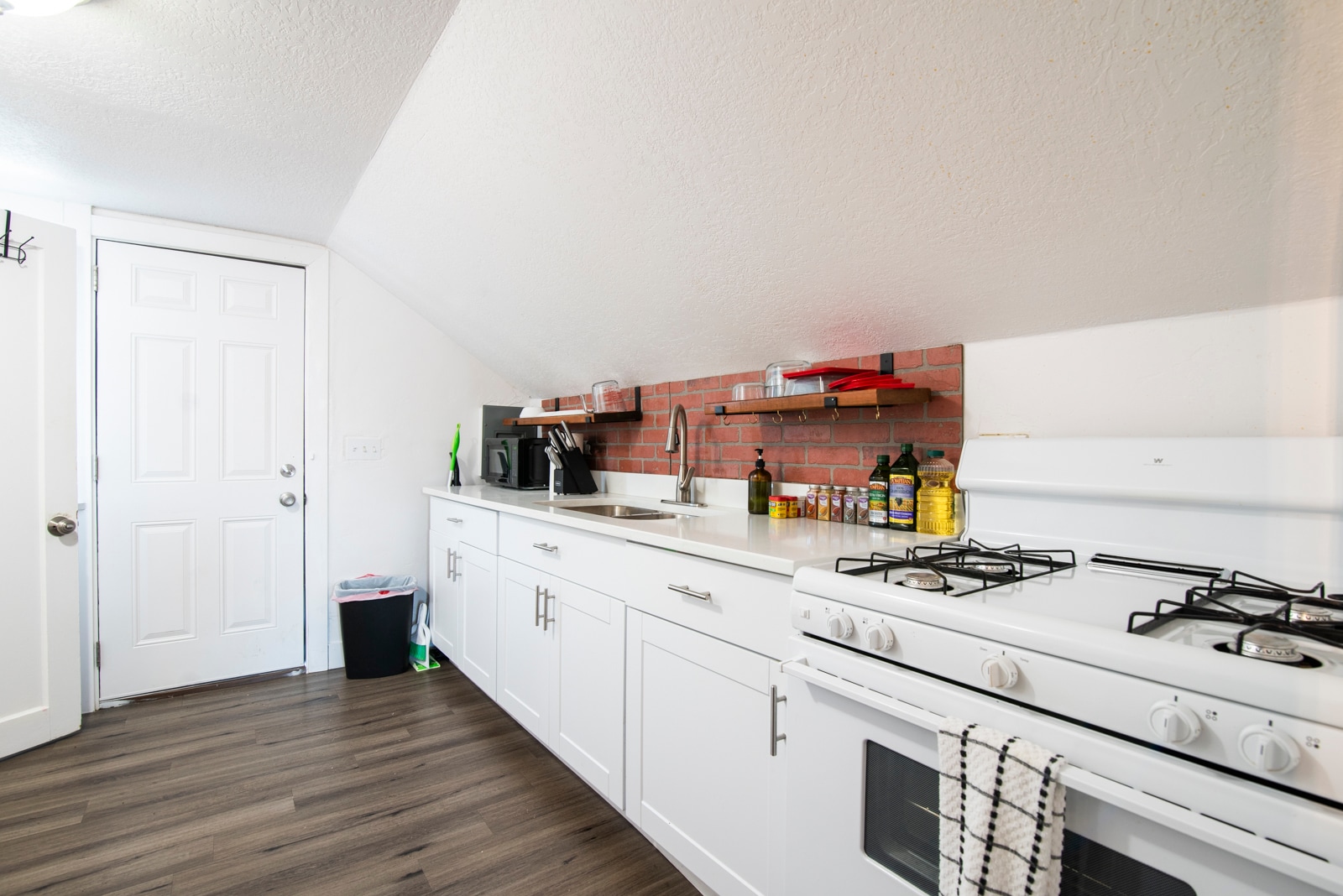 Building Photo - 1895 S 200 E