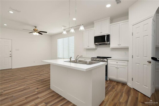 Building Photo - 21 E Viviana St