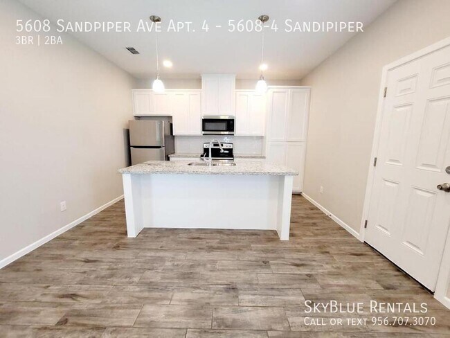 Building Photo - 5608 Sandpiper Ave