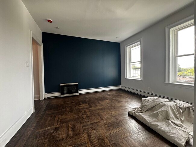 Building Photo - 149 Zabriskie St