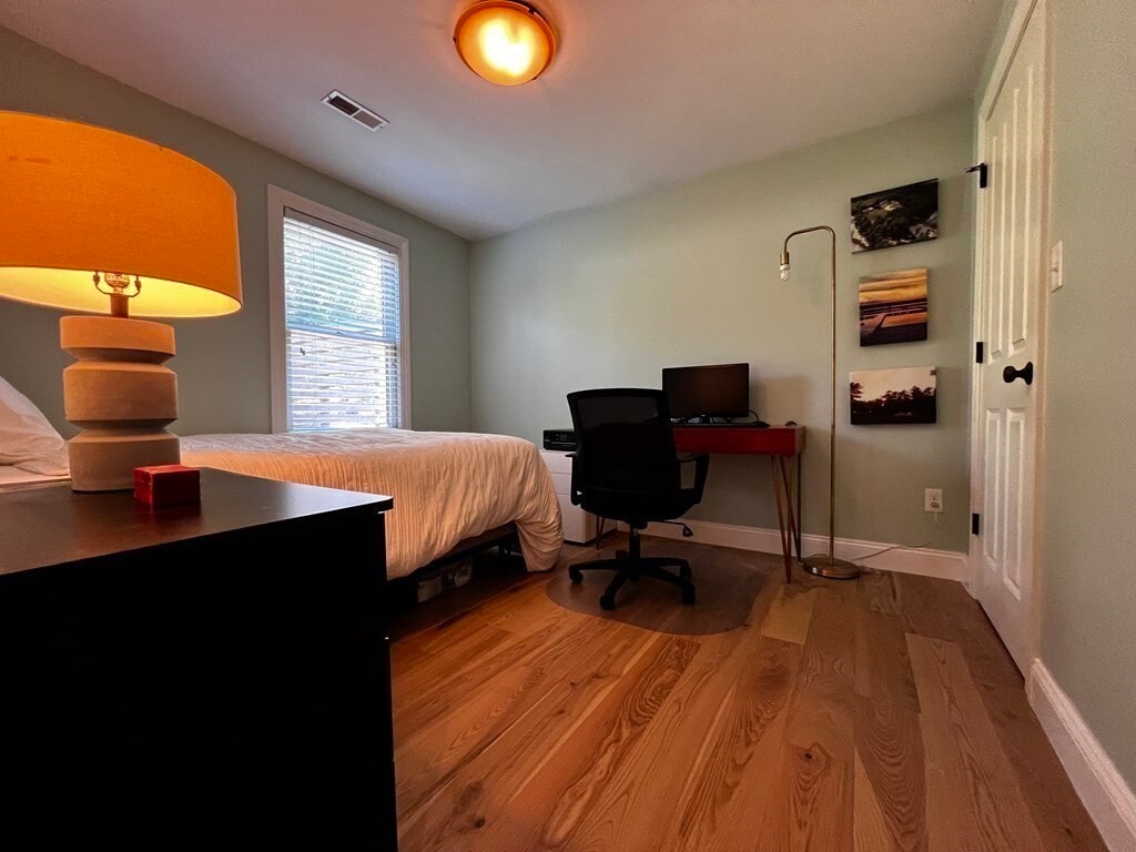 Building Photo - 10 Symmes St
