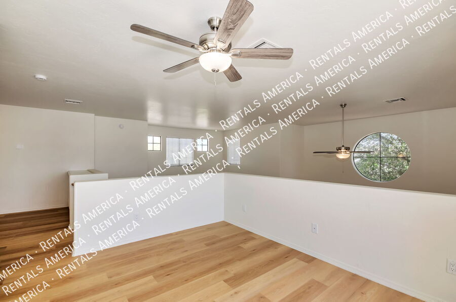 Building Photo - 1150 W Masters Cir