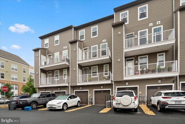 Building Photo - 45121 Kincora Dr