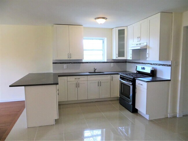 Building Photo - 3521 Tiemann Ave