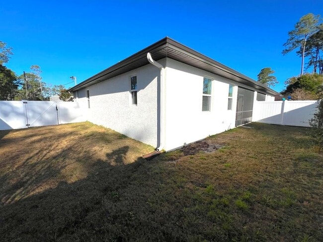 Building Photo - 10 Emmons Ln