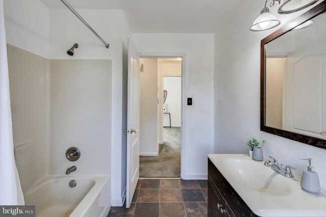 Building Photo - 1404 Pacific Ave