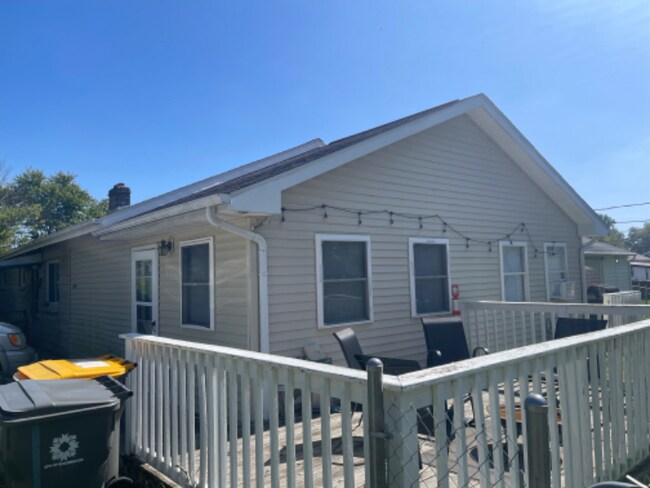 Building Photo - 2414 E 7th St