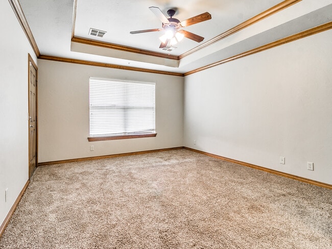 Building Photo - 15609 Traditions Dr