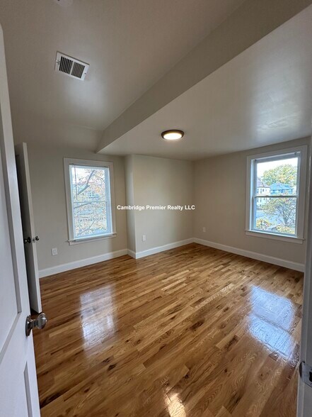 Building Photo - 96 Willis Ave