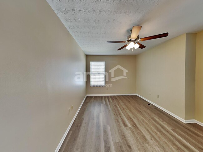 Building Photo - 545 Weeping Willow Ln