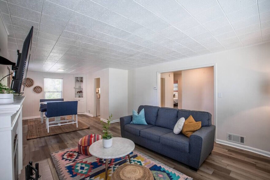 Primary Photo - 237 N Center St