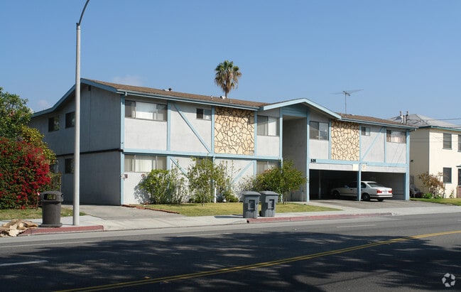 Building Photo - Chevy Chase Apts