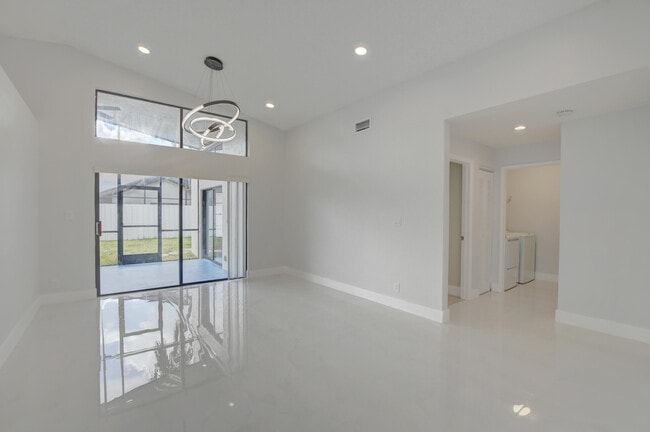 Building Photo - 20995 Country Creek Dr
