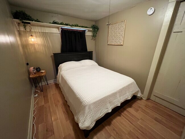 Bedroom 2 - 54 Woodlawn Ave