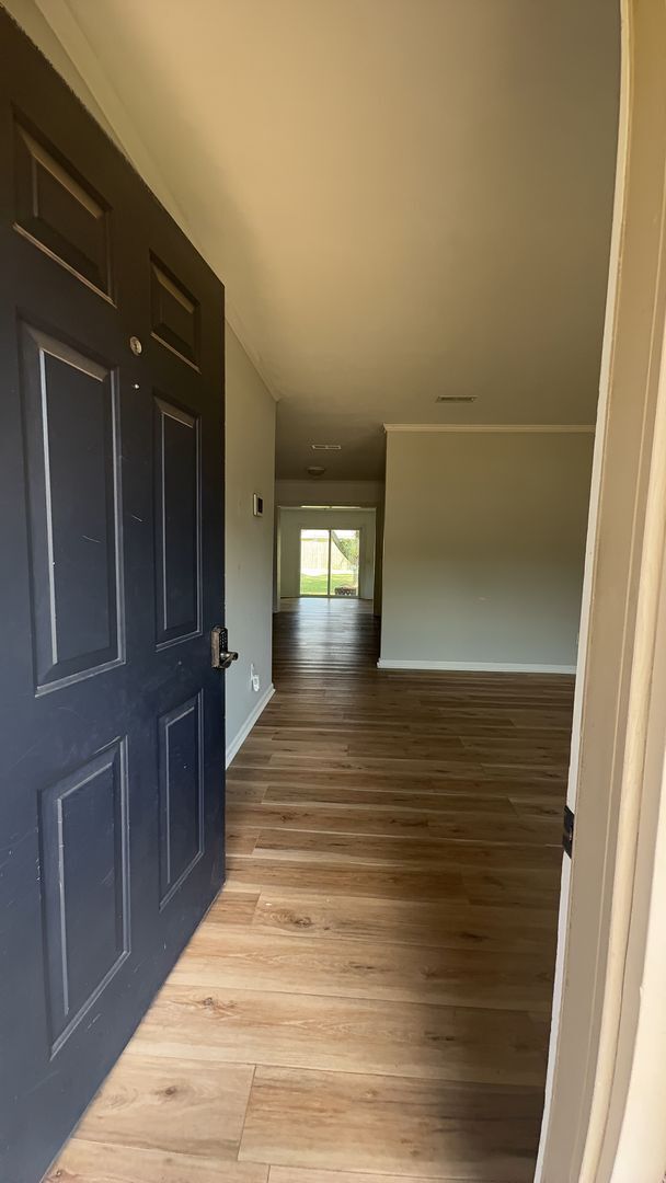 Building Photo - 210 Chinook Dr