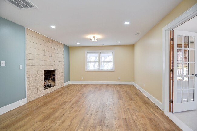 Building Photo - FOR RENT VIRGINIA BEACH