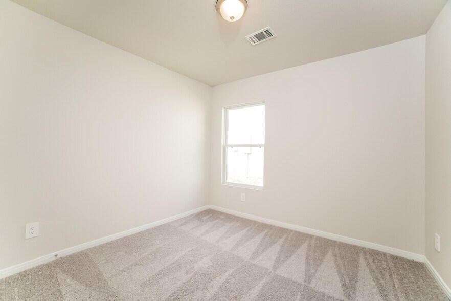 Building Photo - 15645 Briar Forest Dr
