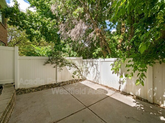 Building Photo - 130 Peregrine Ln