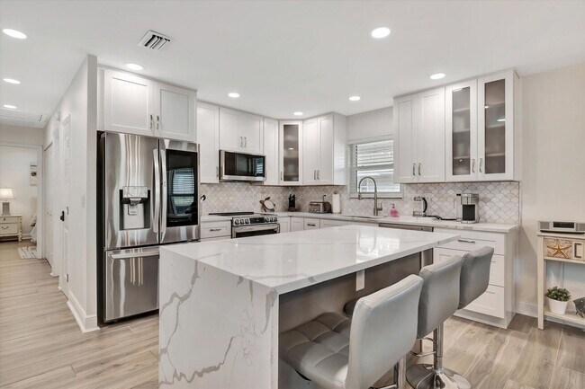 Building Photo - 10 Gulf Blvd