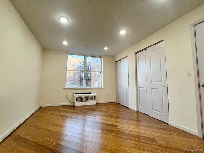 Building Photo - 55 S Middle Neck Rd