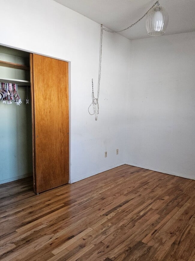 Building Photo - Large 3 Bedrooms, 2 Bath Home for Rent