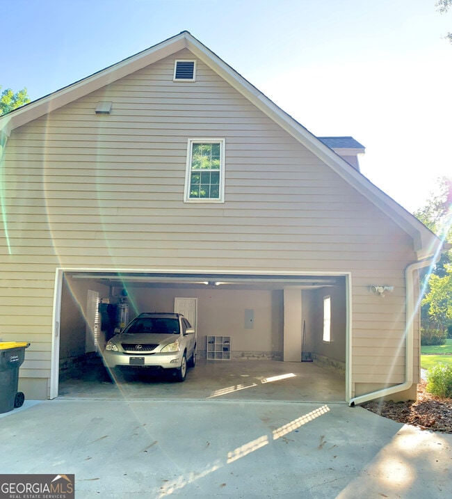 Building Photo - 345 Legacy Ln